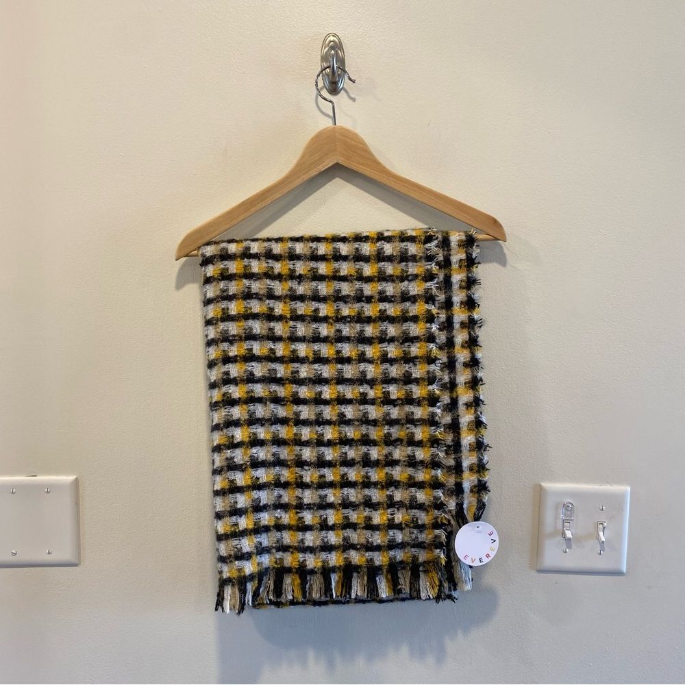 Evereve Harriette isles Lawson houndstooth scarf new with tag plaid